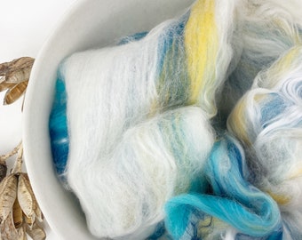 Fibra para hilar. Bata artística. Fibra mezclada para hilar. OOAK. Suministros de hilado. Bata cardada. Color "Agua".