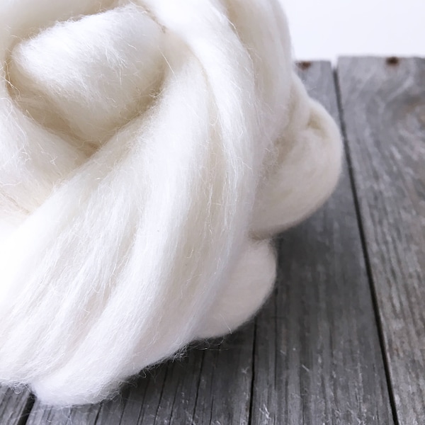 Baby Alpaca Top . Natural White . Ecru . Undyed . Spinning Dyeing Supply . 2oz