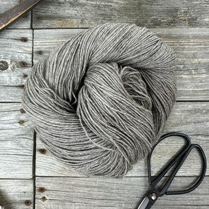 Yak Sock . SW Merino Yak Nylon blend . 437 yds . 100g . natural color