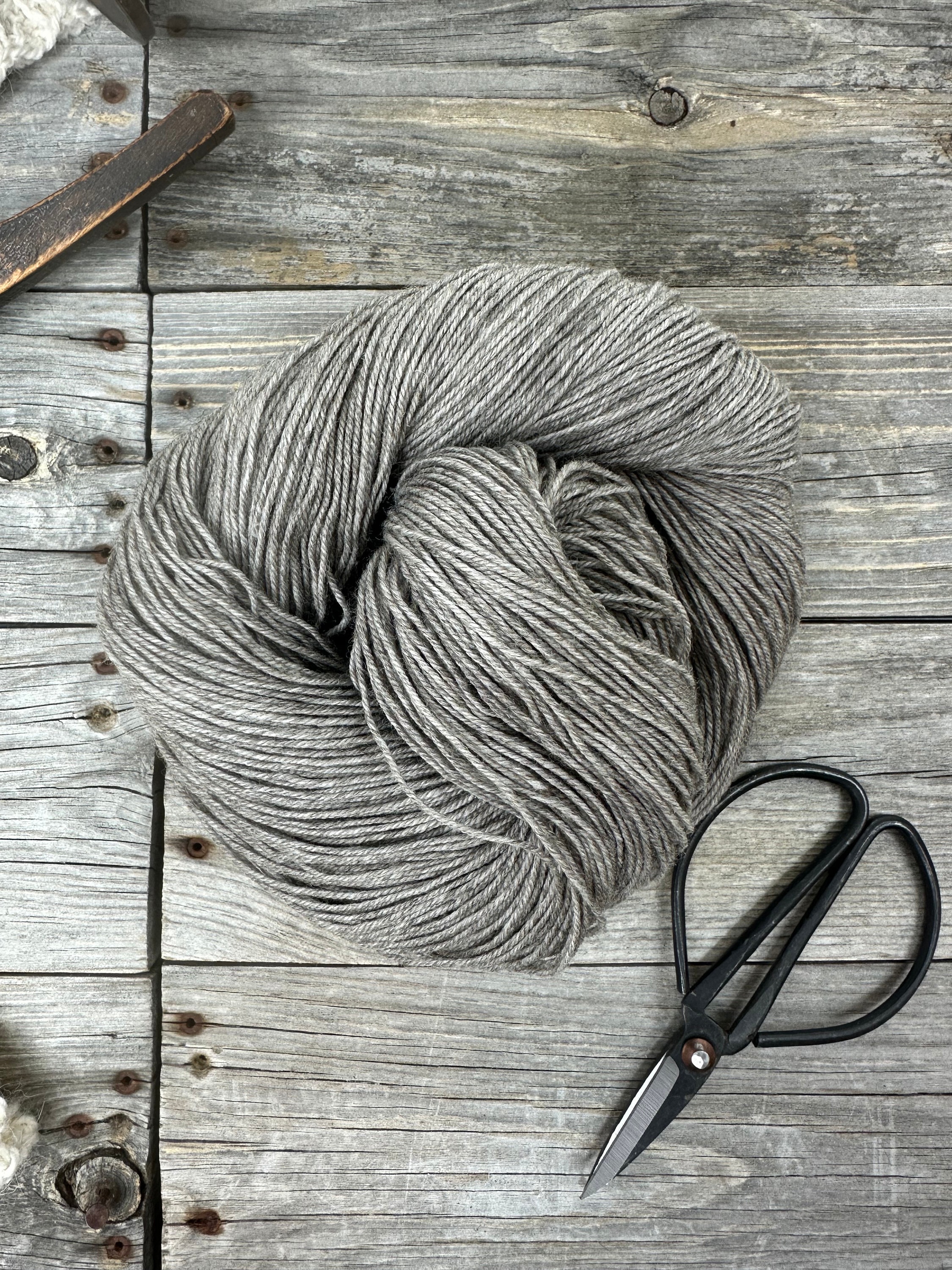 Yak Sock . SW Merino Yak Nylon blend . 437 yds . 100g . natural color