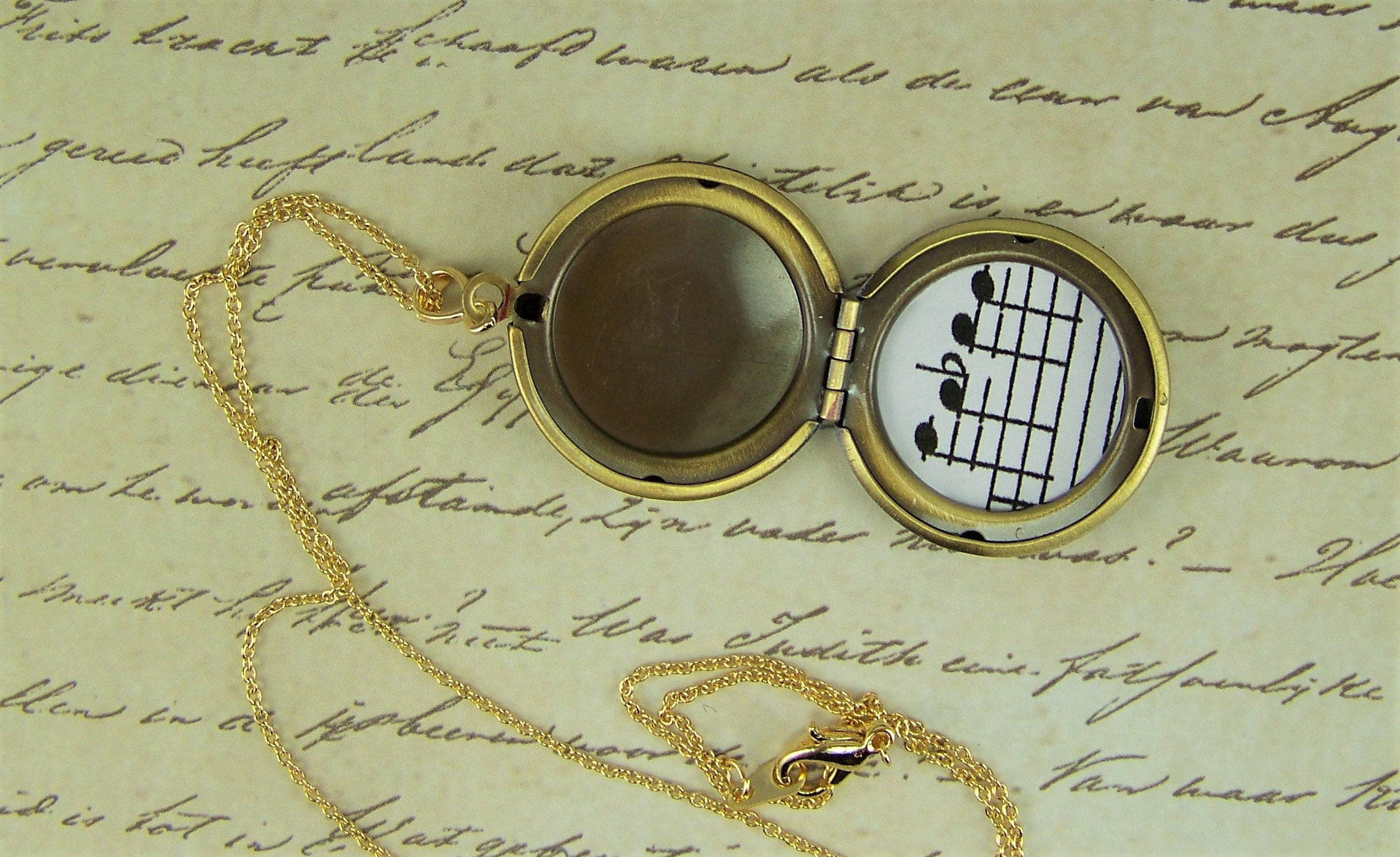 Peter rabbit locket Clearance