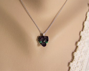 Collier violet violet, collier violet, collier de coeur, coeur en filigrane et violet, collier de pensées, violettes violettes, collier de coeur réversible