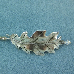 Épingle feuille de chêne argentée, épingle à châle, épingle à écharpe, épingle feuille de chêne, épingle pour pull, épingle à châle feuille de chêne, épingle feuille, épingle en forme de bâton, feuille d'argent, boutonnière, image 7