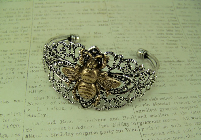 Pulsera de abeja, brazalete de flores, pulsera de abeja, abeja de oro, pulsera de apiario, puño de filigrana de plata, abeja de bronce, pulsera de puño de plata imagen 1