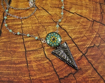 Collar con colgante de medallón de punta de flecha, collar de punta de lanza de plata, colgante con diseño de mandala, collar con cabujón de vidrio, collar de cadena con cuentas
