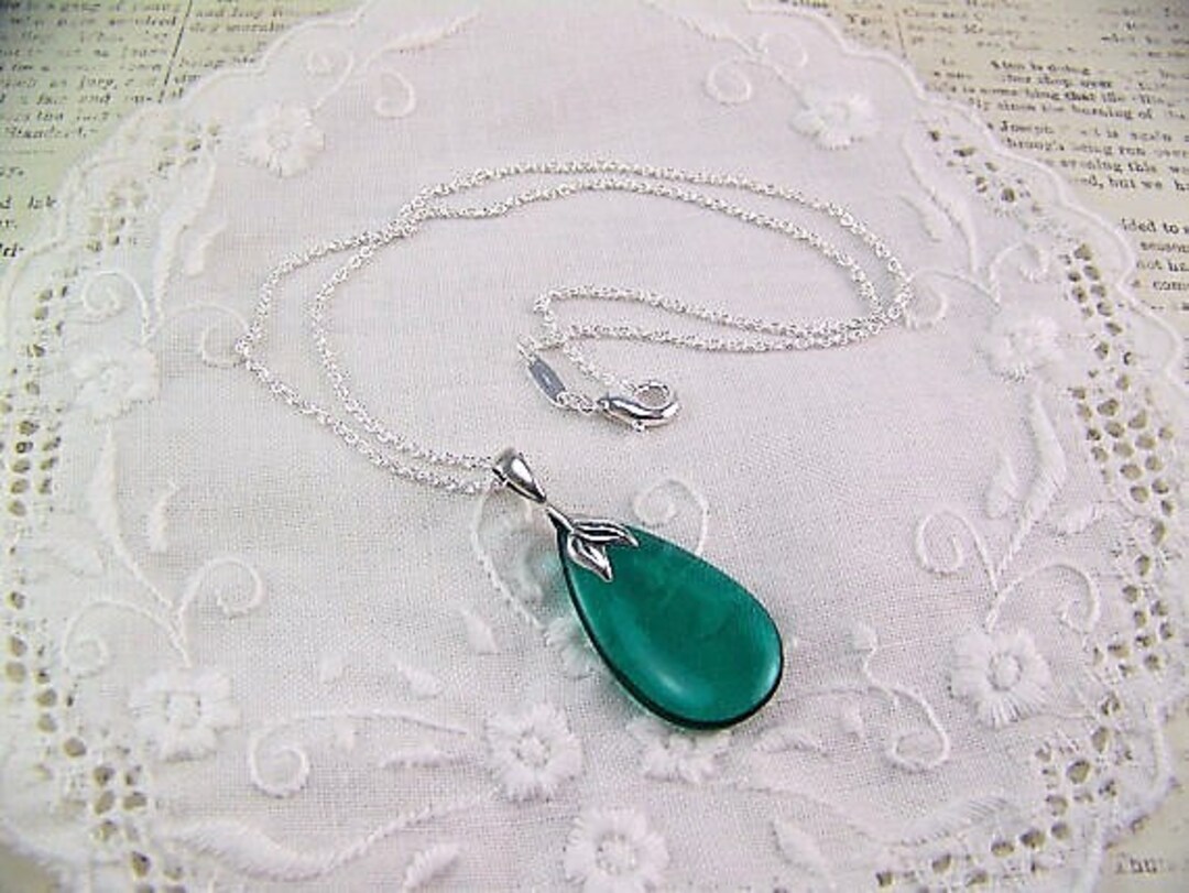 Emerald Necklace Emerald Green Teardrop Necklace Czech Glass Etsy