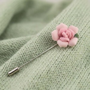 Broche de rosa, broche de rosa de porcelana, broche de flor rosa, broche de solapa, broche de chal, broche de rosa rosa empolvado, broche de rosa para corbata, broche de sombrero, boutonniere, broche de padrino de boda