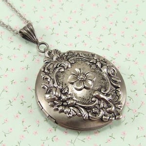 Floral Silver Locket, Raised Flower Locket, Rose Designed Locket, Victorian Locket, Keepsake Daisy Locket, Forget me not flower Locket