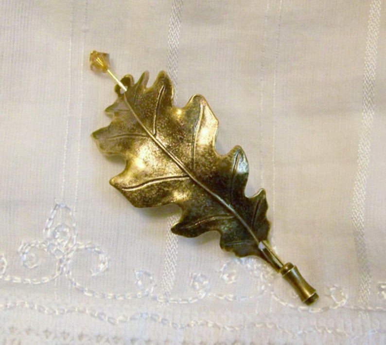 Épingle feuille de chêne argentée, épingle à châle, épingle à écharpe, épingle feuille de chêne, épingle pour pull, épingle à châle feuille de chêne, épingle feuille, épingle en forme de bâton, feuille d'argent, boutonnière, image 8