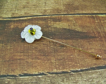 Honeybee pin, Daisy pin, Silver bee pin, Bee pin, Lapel pin, Shawl pin, Sweater pin, Stick pin, Hat pin, Boutonniere, Boro glass daisy, bee