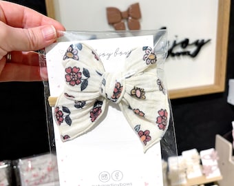 Vintage Floral Baby Bow | Neutral Floral Hair Bow | Nylon Headband | Baby Girl Hair Accessory | Handmade Fabric Bow