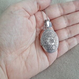 Oval Locket Necklace With Photos image 2