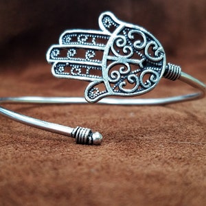 Enkelt justerbart armband i silver med Hamsa - Tribal Gypsy Festival Boho Smycken