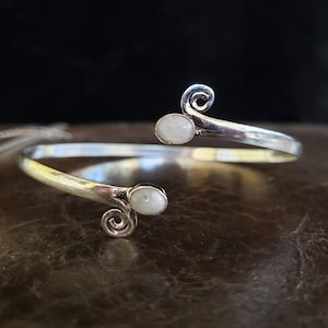 Pearl store arm cuff
