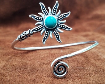 男性にも女性にも使えるチベットの金製仏陀の目ペンダントネックレス