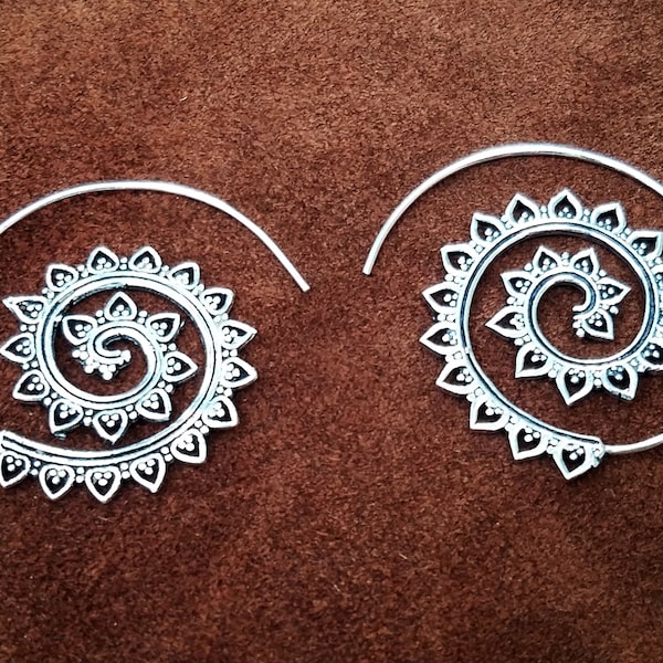 Pendientes colgantes de espiral mandala de plata, joyería tribal bohemia
