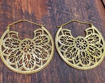 Gold Mandala Statement Ohrringe