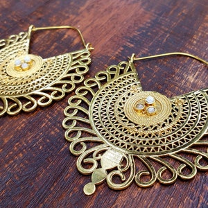 Créoles dorées Empress Moonstone tendance