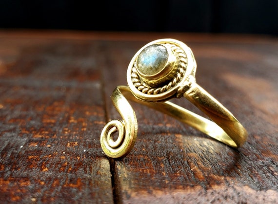 Adjustable Gold Labradorite ring - image 2