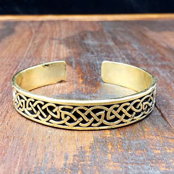 Celtic knot gold bracelet for men or women