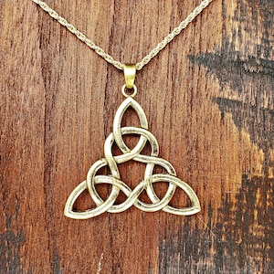 Gold Celtic knot Pendant Necklace