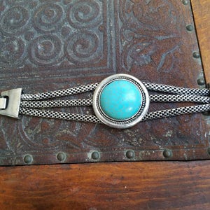 Breed howliet Turquoise Bracelet