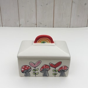 Beurrier en céramique personnalisé, cadeau d&#39;anniversaire, cadeau d&#39;anniversaire, cadeau pour elle, cadeau pour lui, champignons, fait sur mesure, cadeau de Noël
