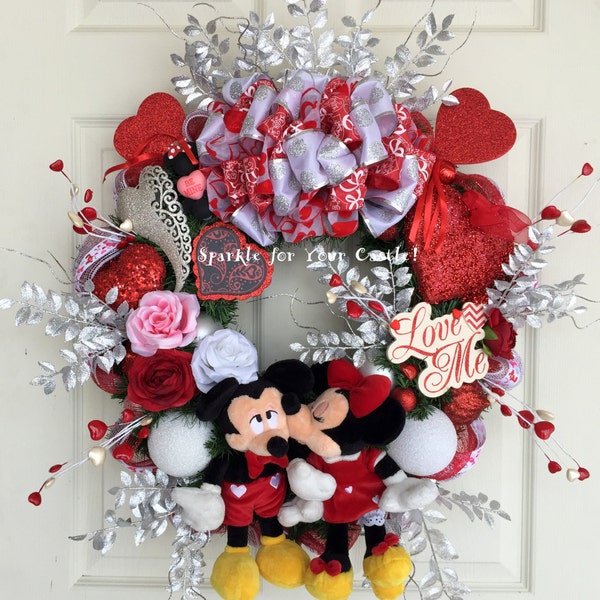 Disney Valentine Wreath, Kissing Mickey and Minnie Valentine Wreath