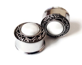 Pearl Wedding Plugs Maten 00g, 7/16", 1/2" (12mm), 9/16" (14mm), 5/8" (16mm), 11/16 (18mm), 3/4" (19mm), 7/8" (22mm)