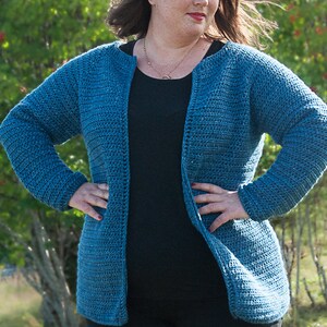 Classic Raglan Cardigan Crochet Pattern: Woman&#39;s Sweater (PDF Pattern)