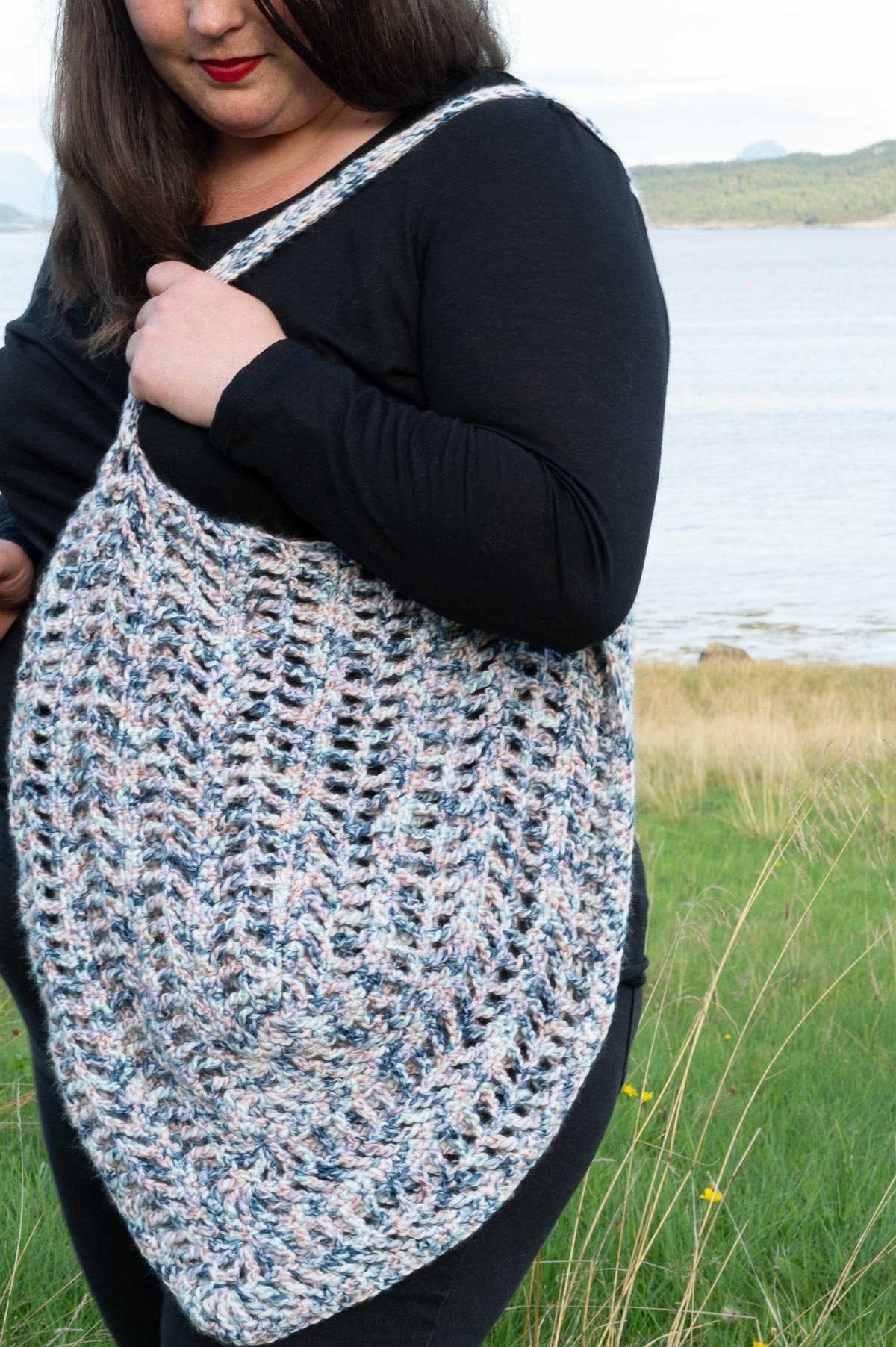 40 Crochet Shoulder Bags with Crossbody Bags, Tote Bags, and Bucket Bags 38 Crochet Shoulder Bag Pattern: Openwork Tote
