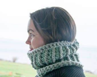 Stella Mini Cowl Crochet Pattern: Bulky Yarn Neck Warmer (PDF Pattern)