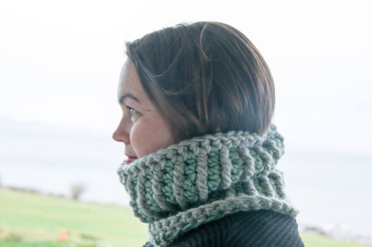40 Neck Warmer Crochet Patterns for Cozy, Wearable Layers 38 Stella Mini Cowl Crochet Pattern: Bulky Yarn Neck Warmer