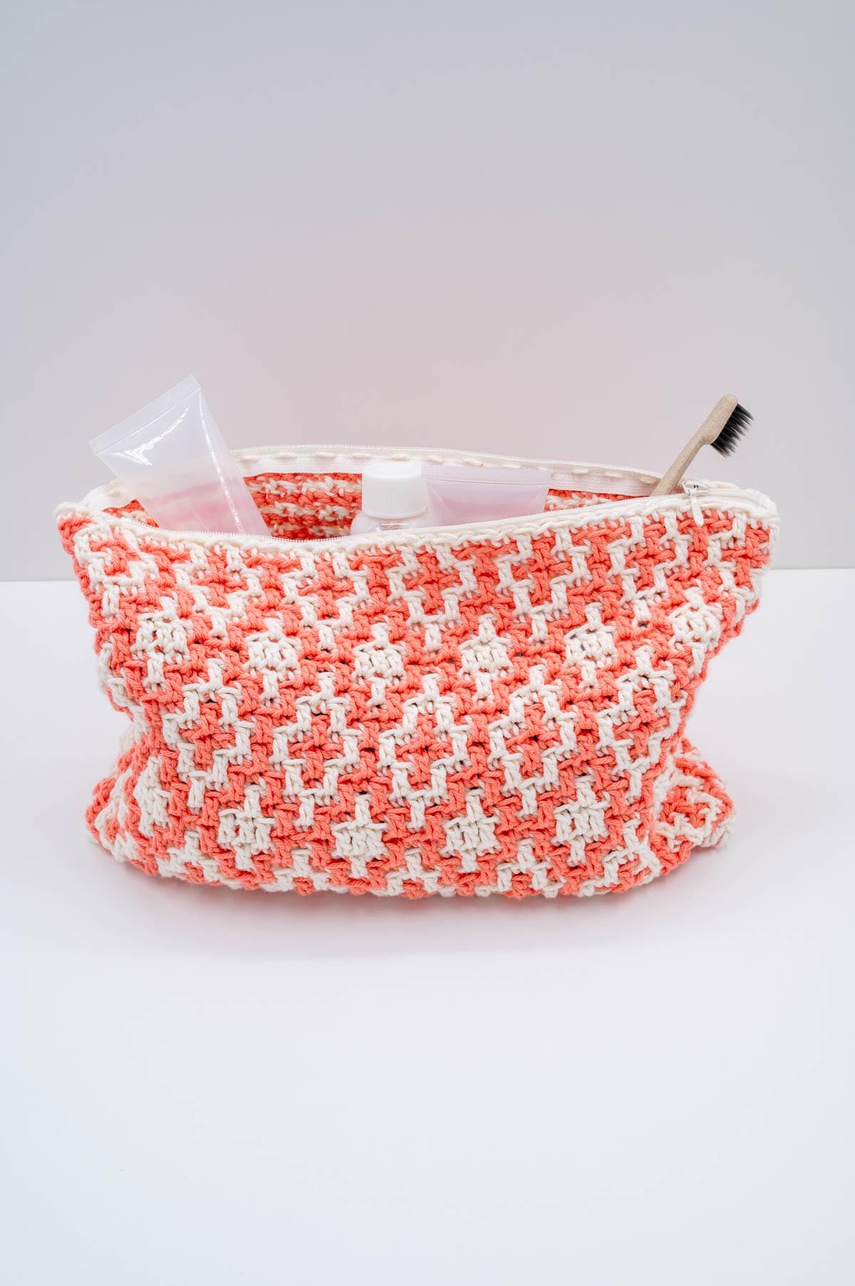 40 Mosaic Crochet Patterns: Boost Your Skills with Vibrant Designs 18 Easy Toiletry Bag Mosaic