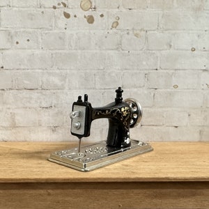 Dollhouse Miniature Sewing Machine image 2