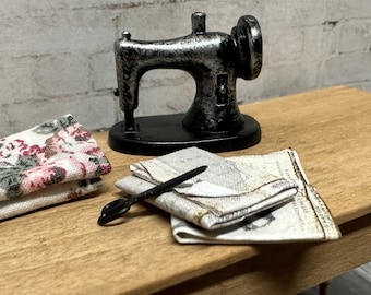 Dollhouse Miniature Sewing Machine, Miniature Sewing Room Accessories