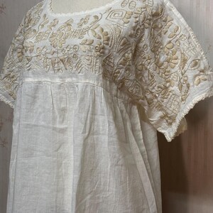 手刺繍入りコットンブラウス