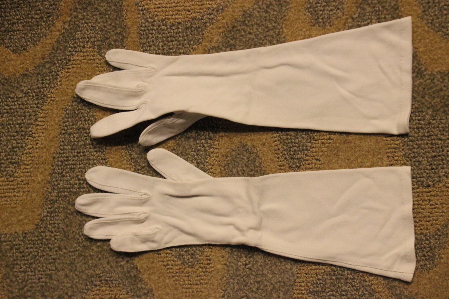 where can i find white gloves