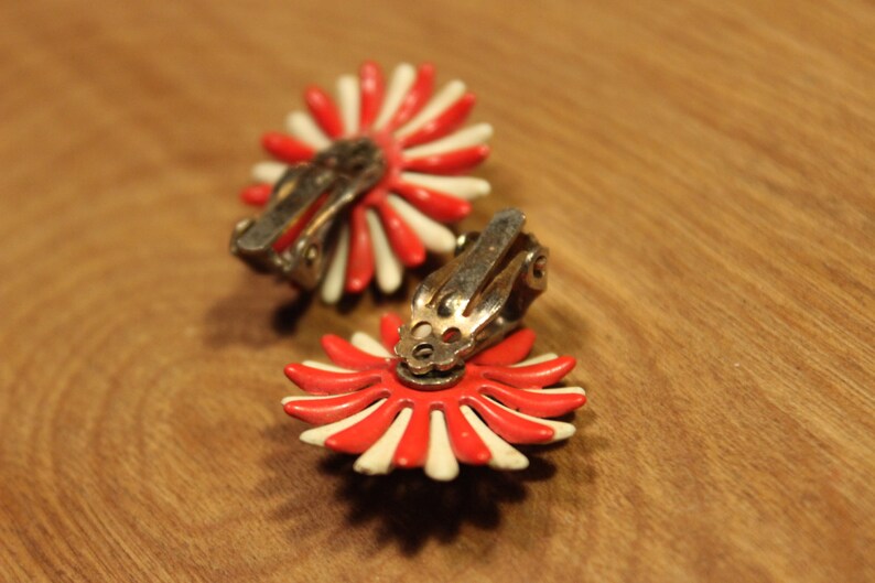 White / Red Daisy Clip On Earrings, item 173 image 2