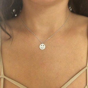 Diamond Smiley Face Necklace in 14K White Gold 画像 1