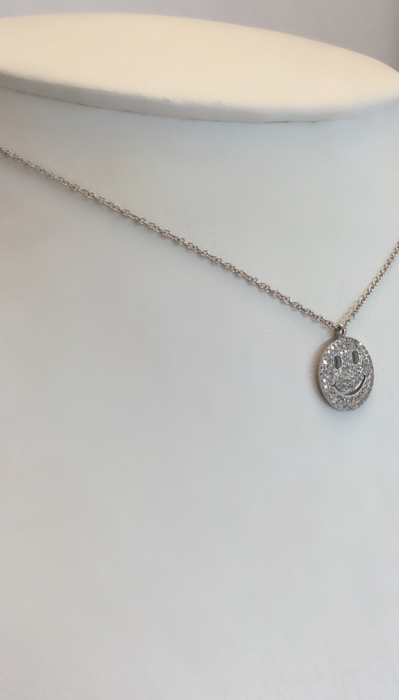 Diamond Smiley Face Necklace in 14K White Gold 画像 4