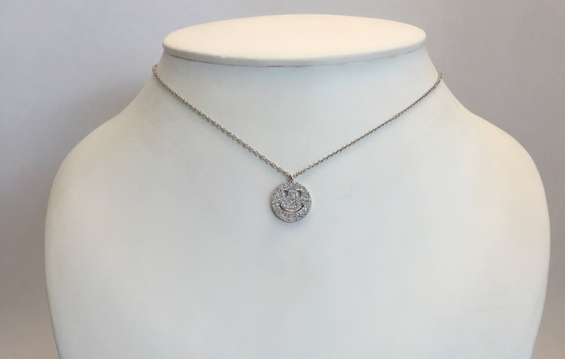 Diamond Smiley Face Necklace in 14K White Gold 画像 3