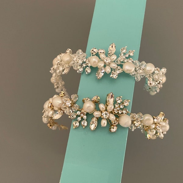 Swarovski Crystal Pearl Bracelet /  Freshwater Pearl Wedding Bracelet / Delicate Bridal Bracelet / Floral Pearl Bracelet / Wedding Jewelry
