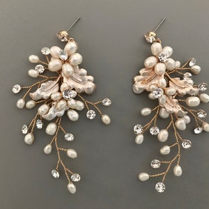 Freshwater Pearl & Crystal Bridal  Earrings / Boho Wedding Earrings / Pearl Flower Leaf Earrings / Silver Chandelier Statement Earrings