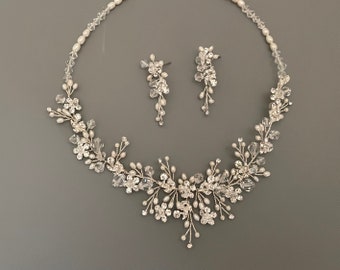 Conjunto de pendientes de collar nupcial de perlas de agua dulce y cristal / collar de vid floral / conjunto de joyas de boda de plata / joyería nupcial de perlas de cristal