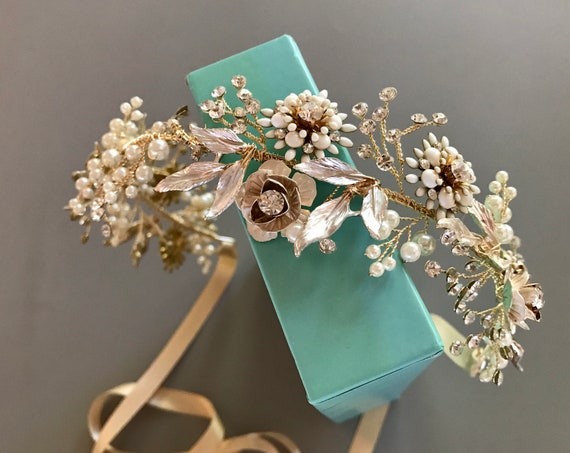 Floral Crystal Wedding Crown: Pearl & Leaf Bridal Headpiece  display picture 3