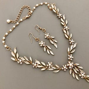 Floral Crystal Wedding Jewelry Set / Boho Necklace Earring Set / Pearl Flower Jewelry Set / Floral Bridal Leaf Vine Jewelry / Jewelry Set