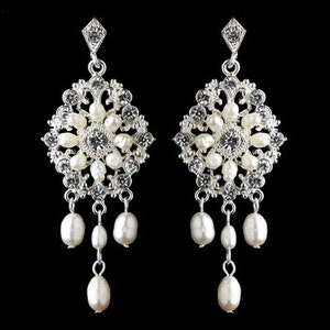 Crystal Pearl Chandelier Earrings / Vintage Style Drop Earrings  /Gold Bridal Earrings / Pearl Wedding Earrings /  Silver Statement Earrings