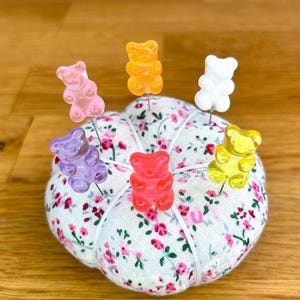 Decorative sewing pins for pincushion - gift for sewers sewist seamstress cross stitch counting pins crafting accessories - gummy bears