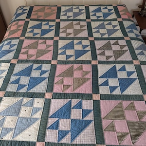 Beautiful Handmade Shoo Fly Quilt, Hand Sewn & Quilted Blanket, Blues, Pink, Vintage Farmhouse Quilted Bed Cover, EXC